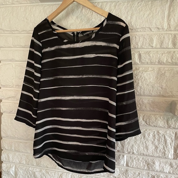 Express 3/4 Sleeve Top - Picture 3 of 5